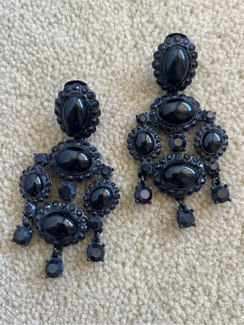 Oscar de Renta Iconic Cabochon & Crystal Chandelier Earrings - Jet Black